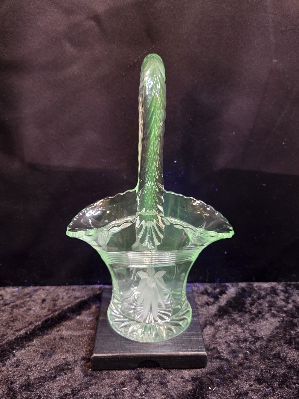 Antique 1920,s Duncan Miller Tavern 10” Brides Glass Basket Glows Under UV